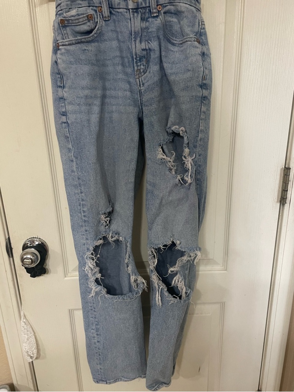 American Eagle Outfitters light blue distressed boyfriend jeans
